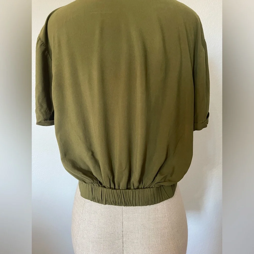 Forever 21 Olive Green Twist Front Crop Blouse | M | Collared Short Sleeve - Picture 5 of 10